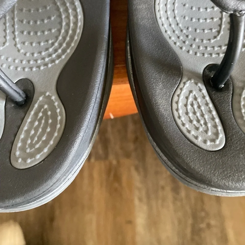 Crocs m8 w10 unisex grey two tone sandals